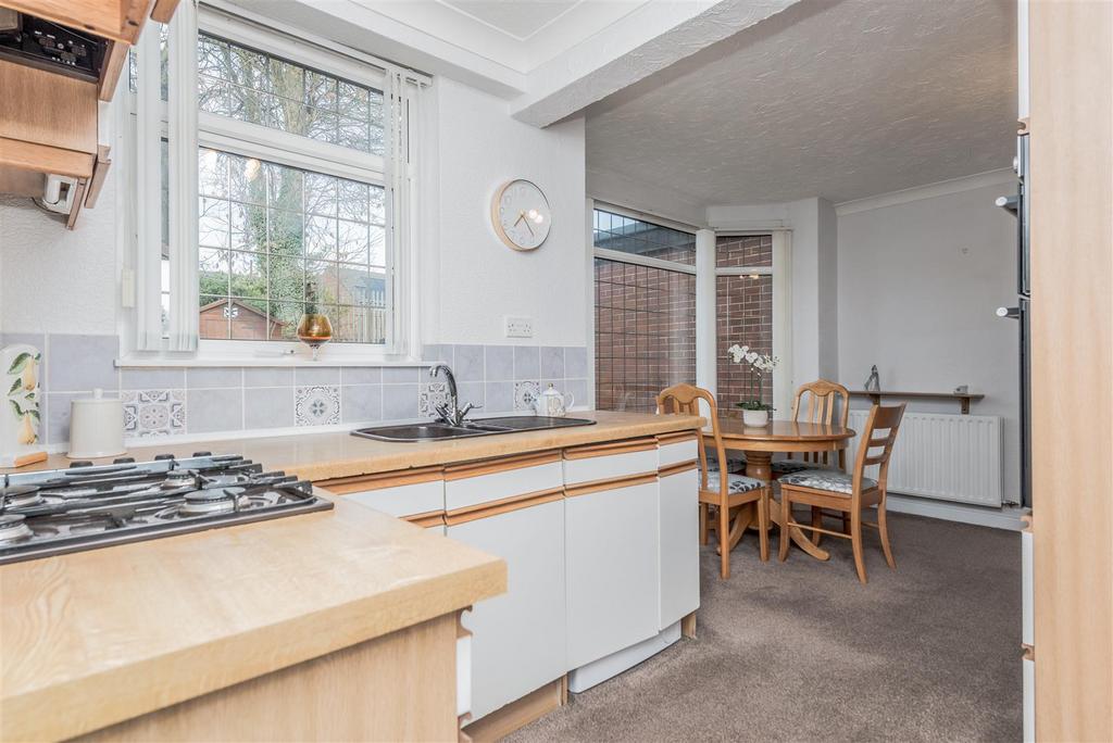 Fitted Kitchen / Diner: