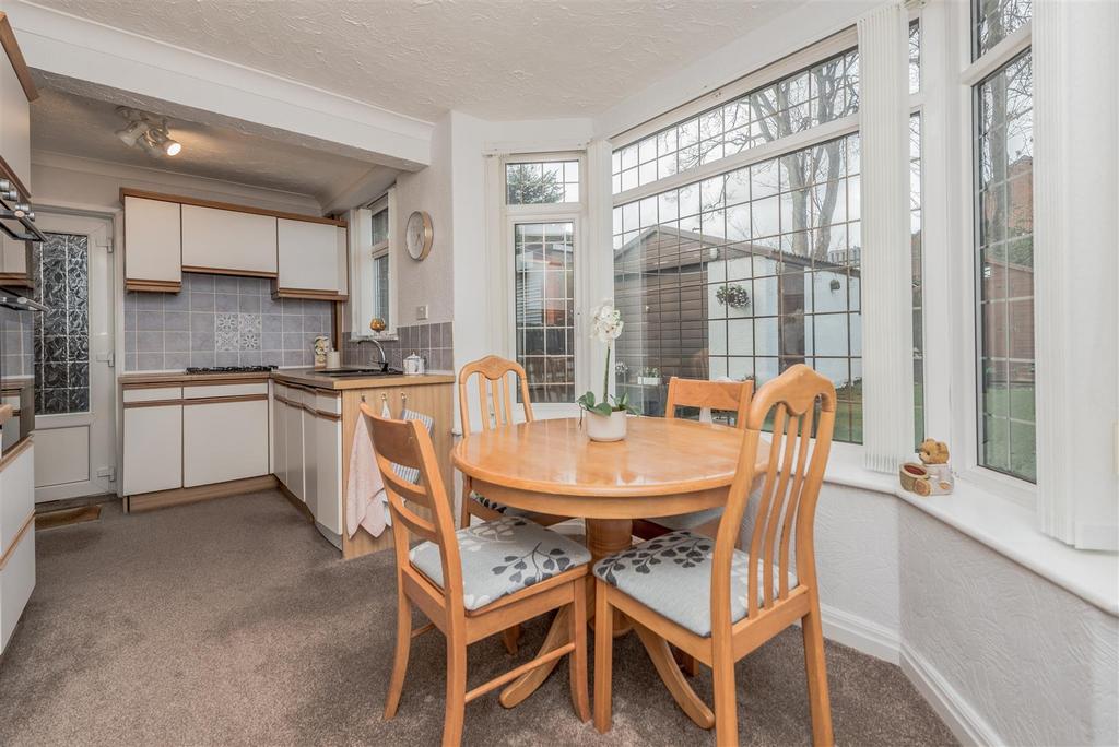 Fitted Kitchen / Diner: