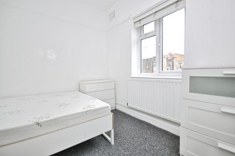 3 bedroom flat to rent, Kennington Lane London SE11