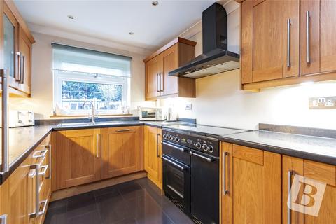 4 bedroom semi-detached house for sale, Ozonia Way, Wickford, Essex, SS12