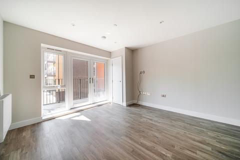 2 bedroom flat to rent, Barley Close Greenhithe DA9