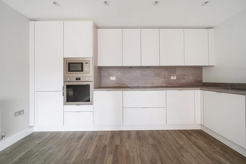 2 bedroom flat to rent, Barley Close Greenhithe DA9
