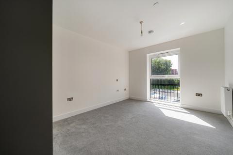 2 bedroom flat to rent, Barley Close Greenhithe DA9