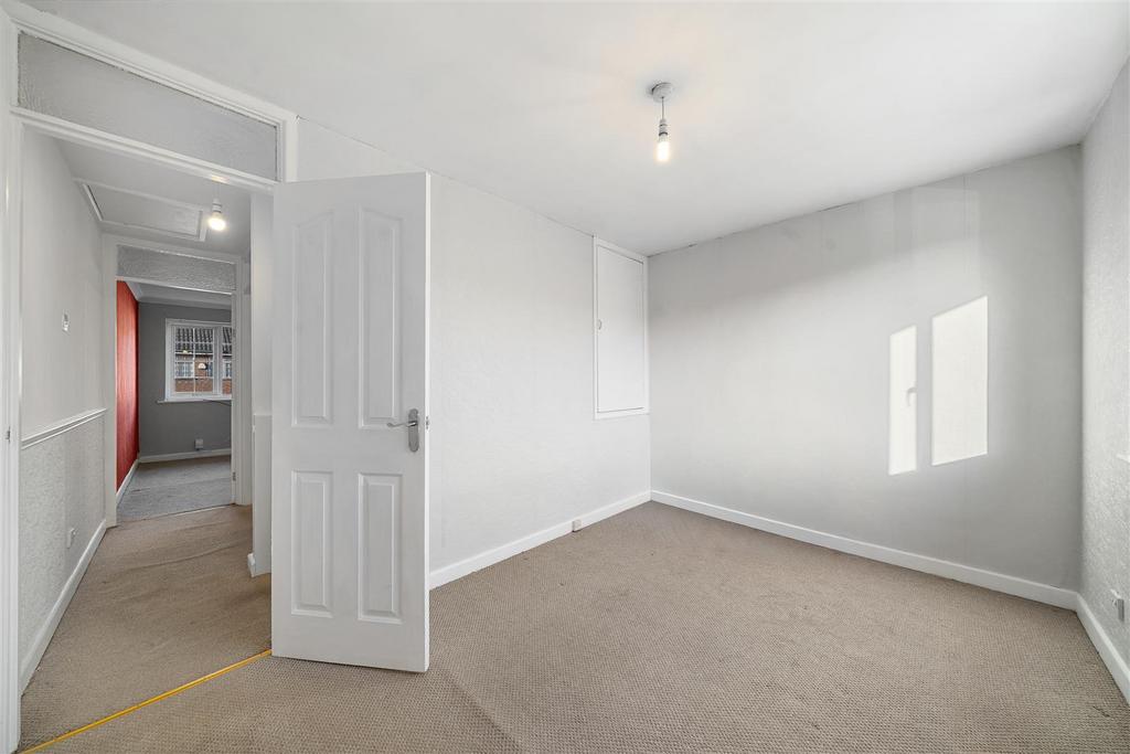 Bedroom 1b.jpg