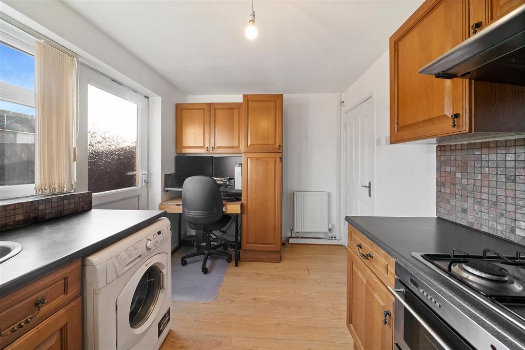 Kitchen2.jpg