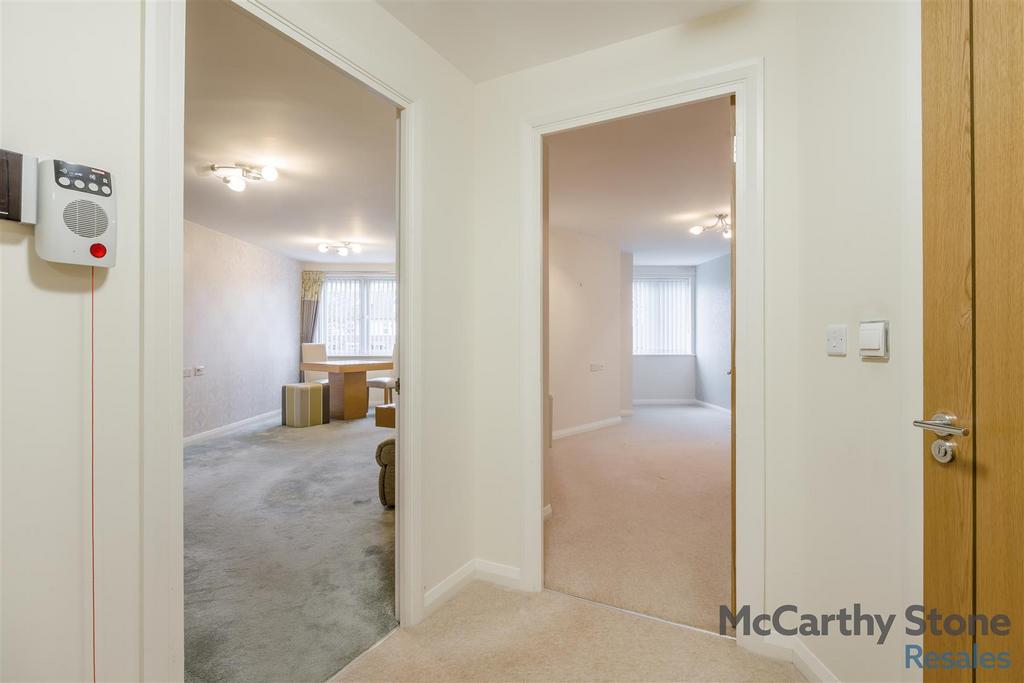 8676192-interior03.jpg