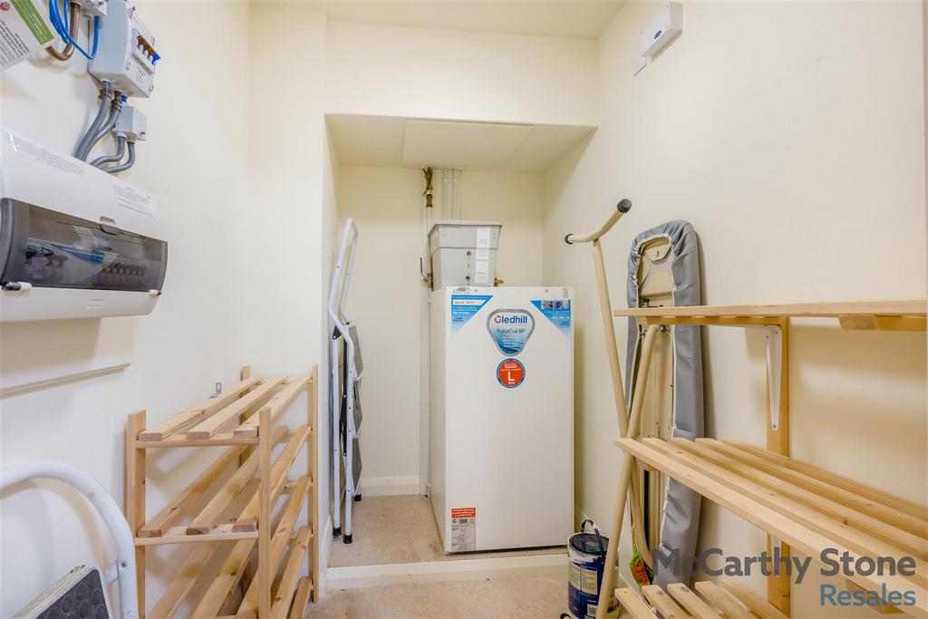8676192-interior04.jpg