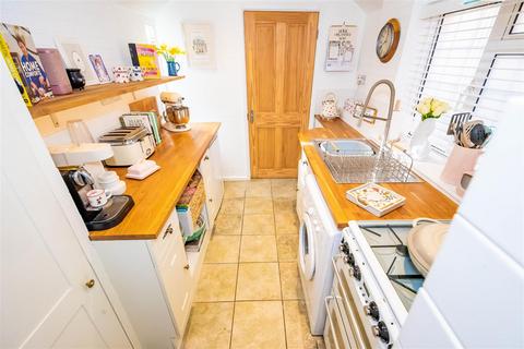 2 bedroom end of terrace house for sale, Willow Lane, Blackwater, Camberley GU17
