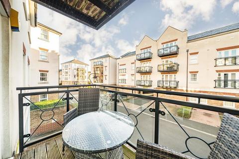 2 bedroom flat for sale, Holford Way, London SW15