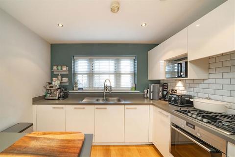 2 bedroom flat for sale, Holford Way, London SW15
