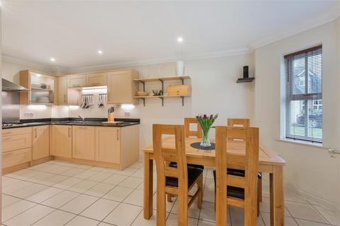 3 bedroom townhouse for sale, Saville Close, Epsom