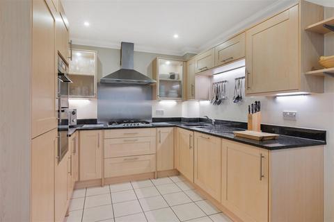 3 bedroom townhouse for sale, Saville Close, Epsom