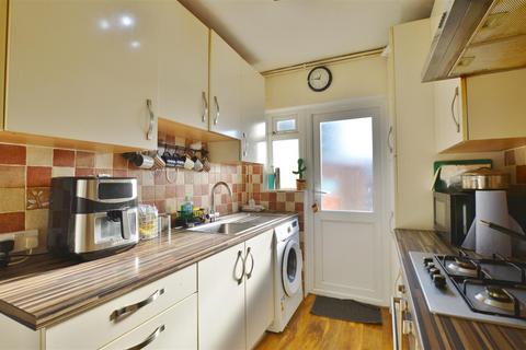 2 bedroom maisonette for sale, Cornwall Avenue, Slough