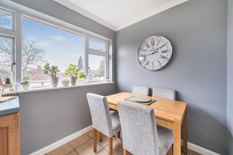 2 bedroom maisonette for sale, High Street, Shepperton, TW17