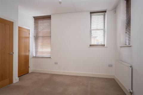 2 bedroom apartment for sale, Kensington Way, Brentwood