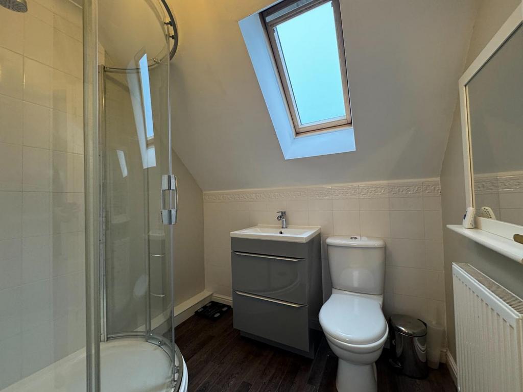 2 nd floor bathroom