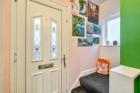 2 bedroom end of terrace house for sale, Larkhill Close, Leeds LS8