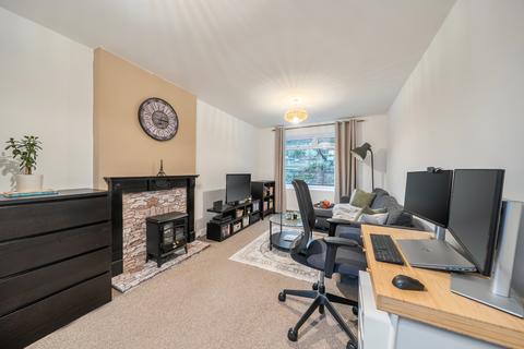 2 bedroom end of terrace house for sale, Larkhill Close, Leeds LS8