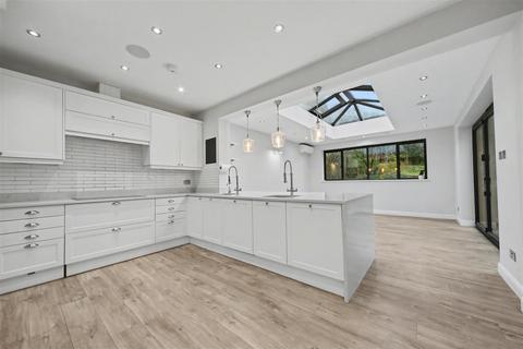 undefined, Ashmeads Court Shenley