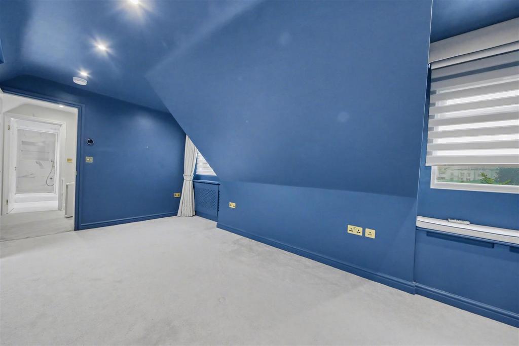 Master Bedroom (1).jpg