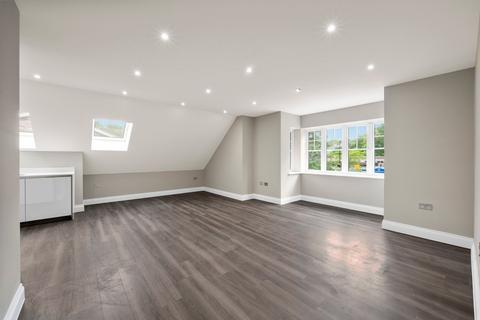 2 bedroom apartment for sale, Queens Road, Weybridge, KT13