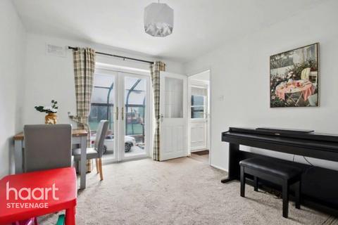 3 bedroom terraced house for sale, Dovedale, Stevenage