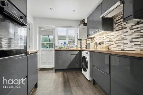 3 bedroom terraced house for sale, Dovedale, Stevenage