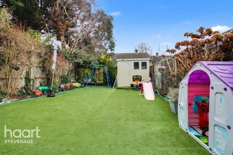 3 bedroom terraced house for sale, Dovedale, Stevenage