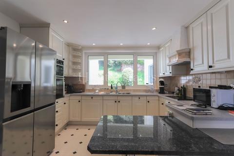 3 bedroom flat to rent, Apt 3 Chateau des Roches