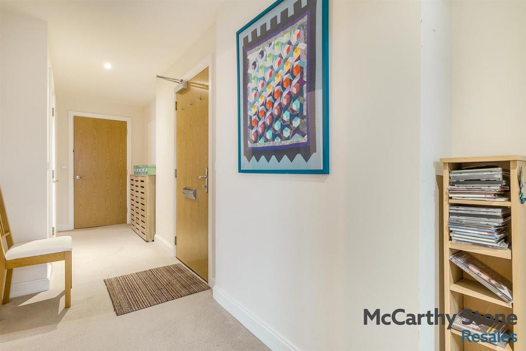 8676040-interior12.jpg