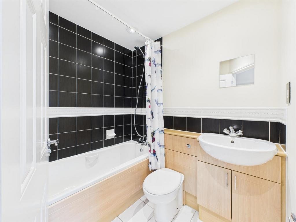 En-Suite Bathroom