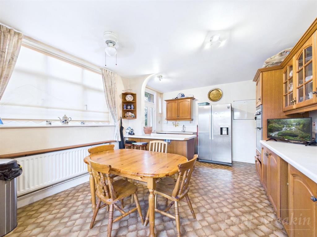 Kitchen/ Breakfast Room