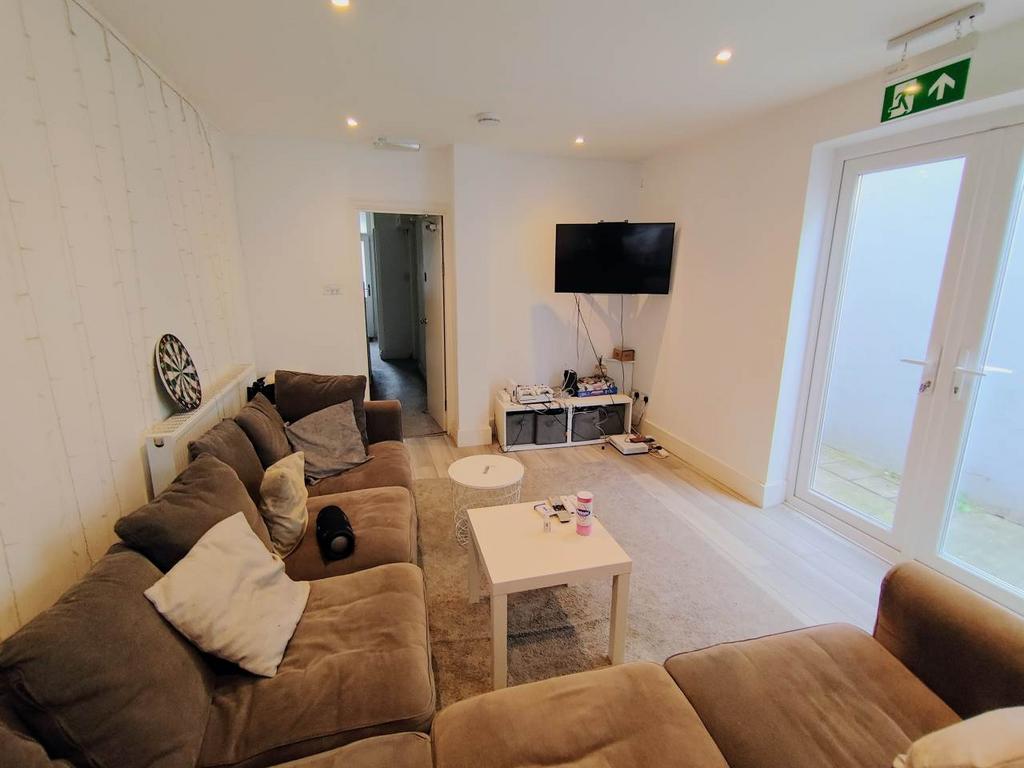 Living room (2)