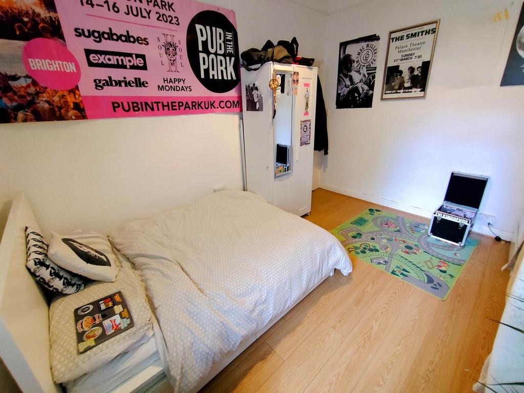 Ground floor middle