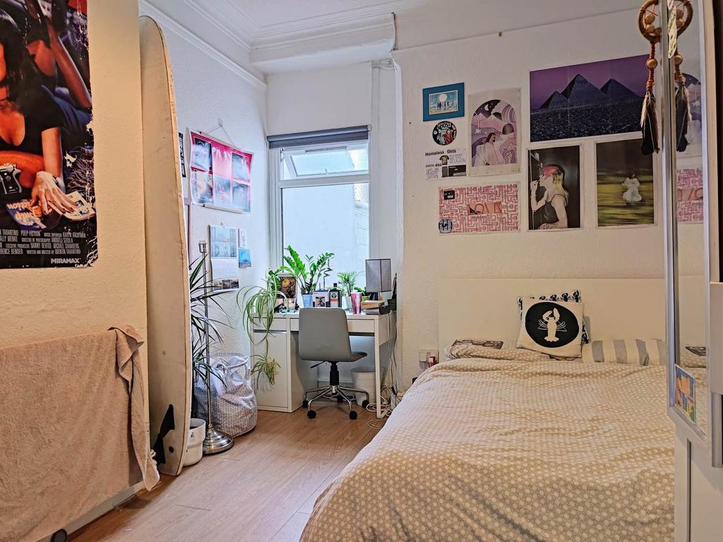 Ground floor middle