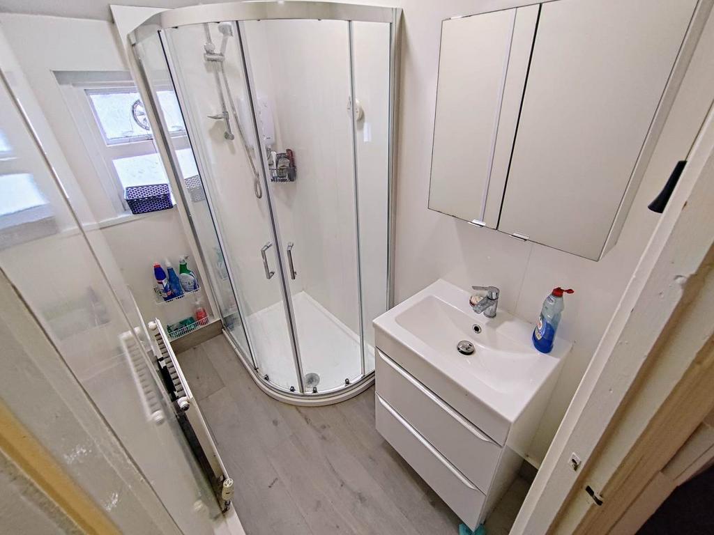 First floor shower (
