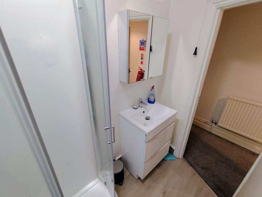 First floor shower (