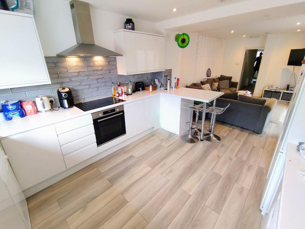 Kitchen (2)