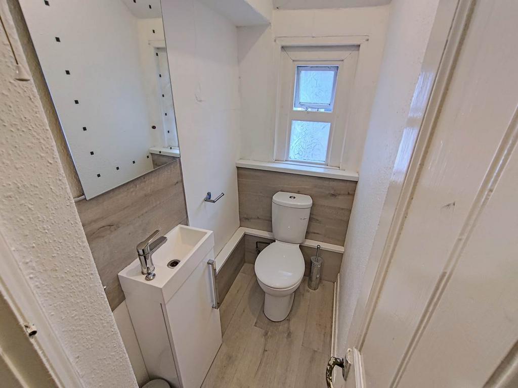First floor WC (1)