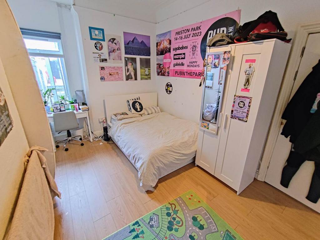 Ground floor middle