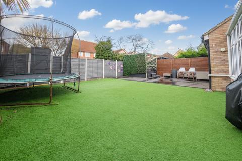 3 bedroom semi-detached house for sale, Harvest Close, Chelmsford CM3