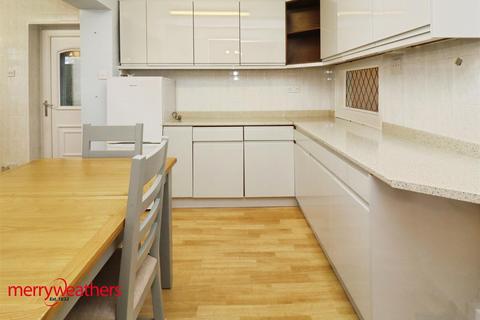 3 bedroom semi-detached house for sale, Springvale Close, Wickersley, Rotherham