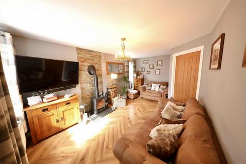 3 bedroom detached house for sale, Chartwell Gardens, Kingswood, Hull