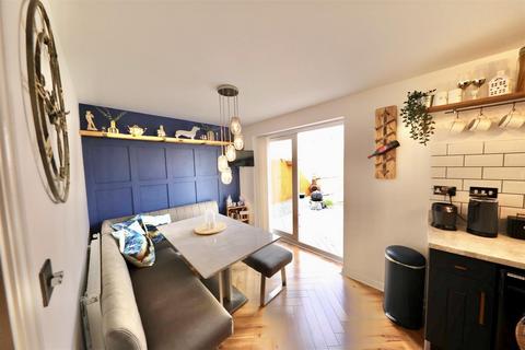 3 bedroom detached house for sale, Chartwell Gardens, Kingswood, Hull
