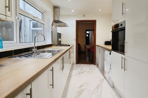 3 bedroom terraced house to rent, Spring Gardens Terrace, Adamsdown, Cardiff, CF24