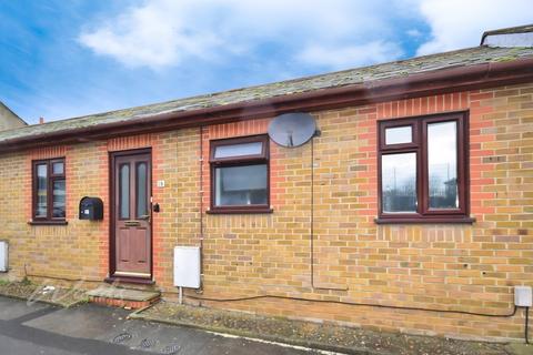 1 bedroom detached bungalow to rent, Byron Road Gillingham ME7