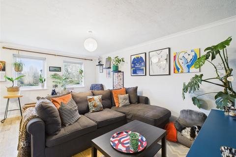 2 bedroom flat for sale, Grovelands, West Molesey