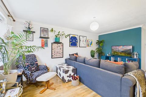 2 bedroom flat for sale, Grovelands, West Molesey