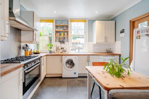 2 bedroom maisonette for sale, Oaksford Avenue, London, SE26