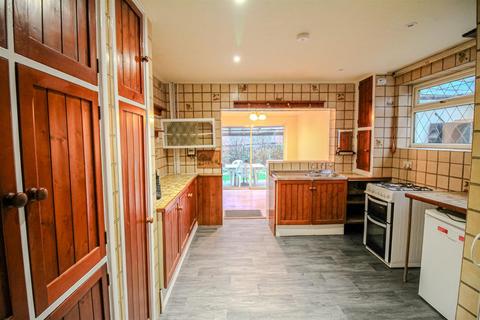 3 bedroom semi-detached house to rent, Firbeck Road, Nottingham